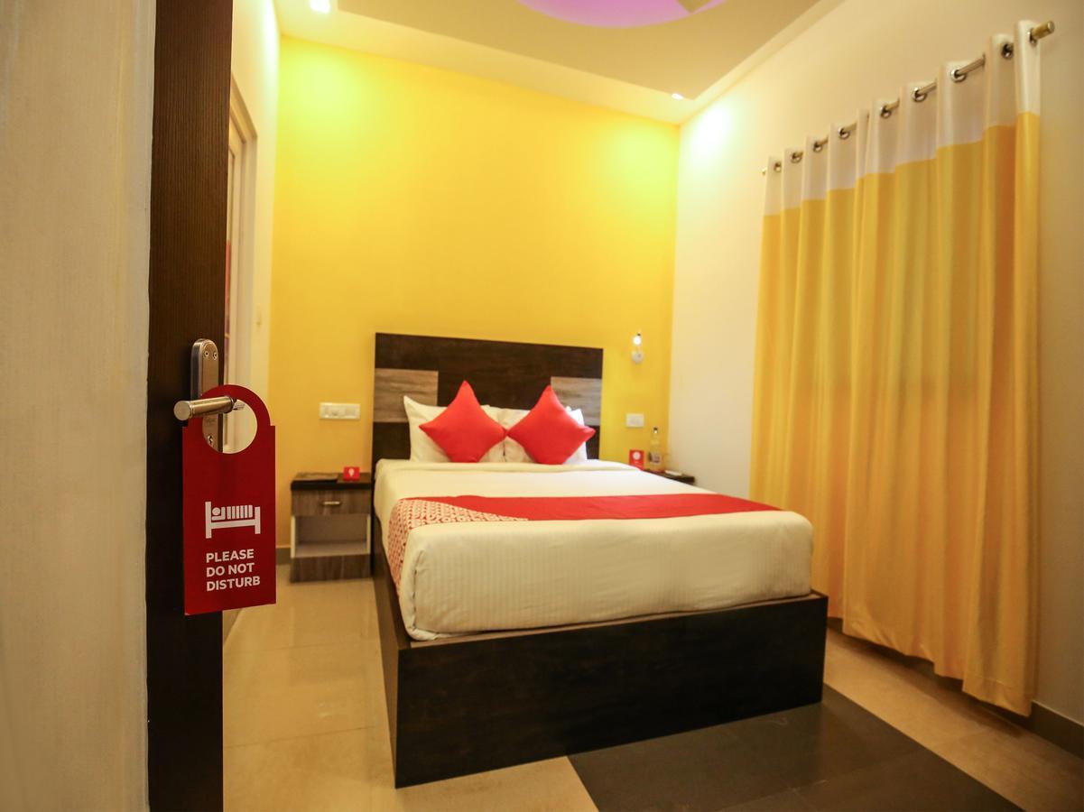 Hotel Oyo 10152 Rail View Residency Alappuzha Exterior foto